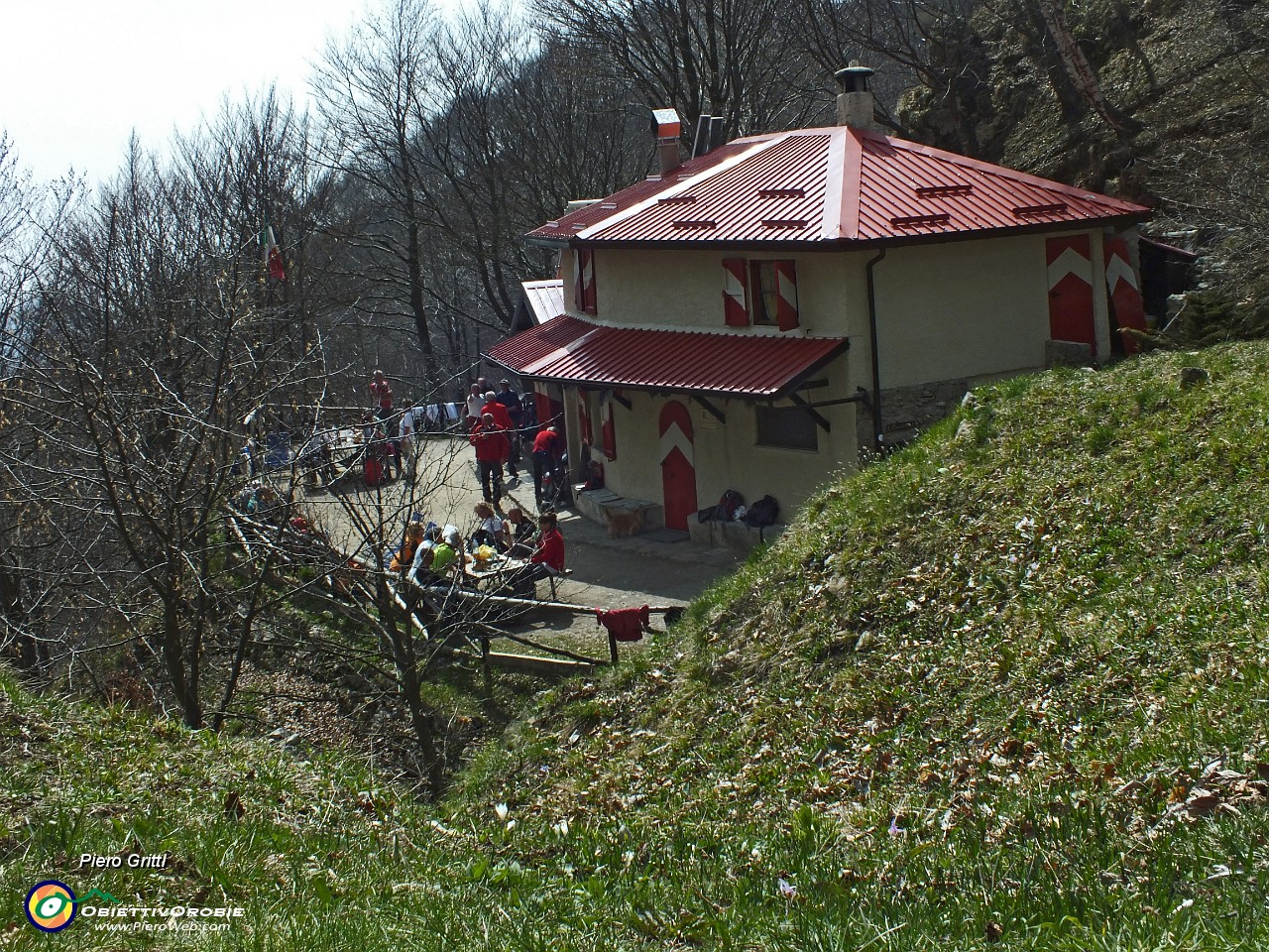 75 Capanna Ghislandi al Passo del Fo.JPG
